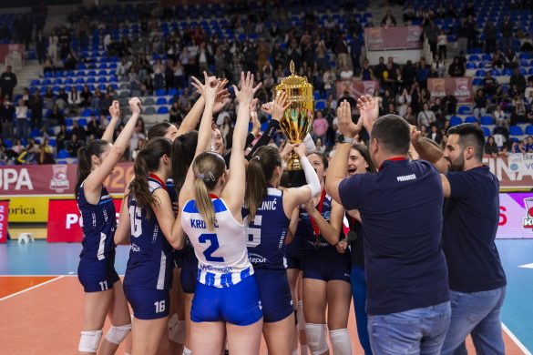 Istorija: Odbojkašice Budućnosti sa pobjedničkim peharom